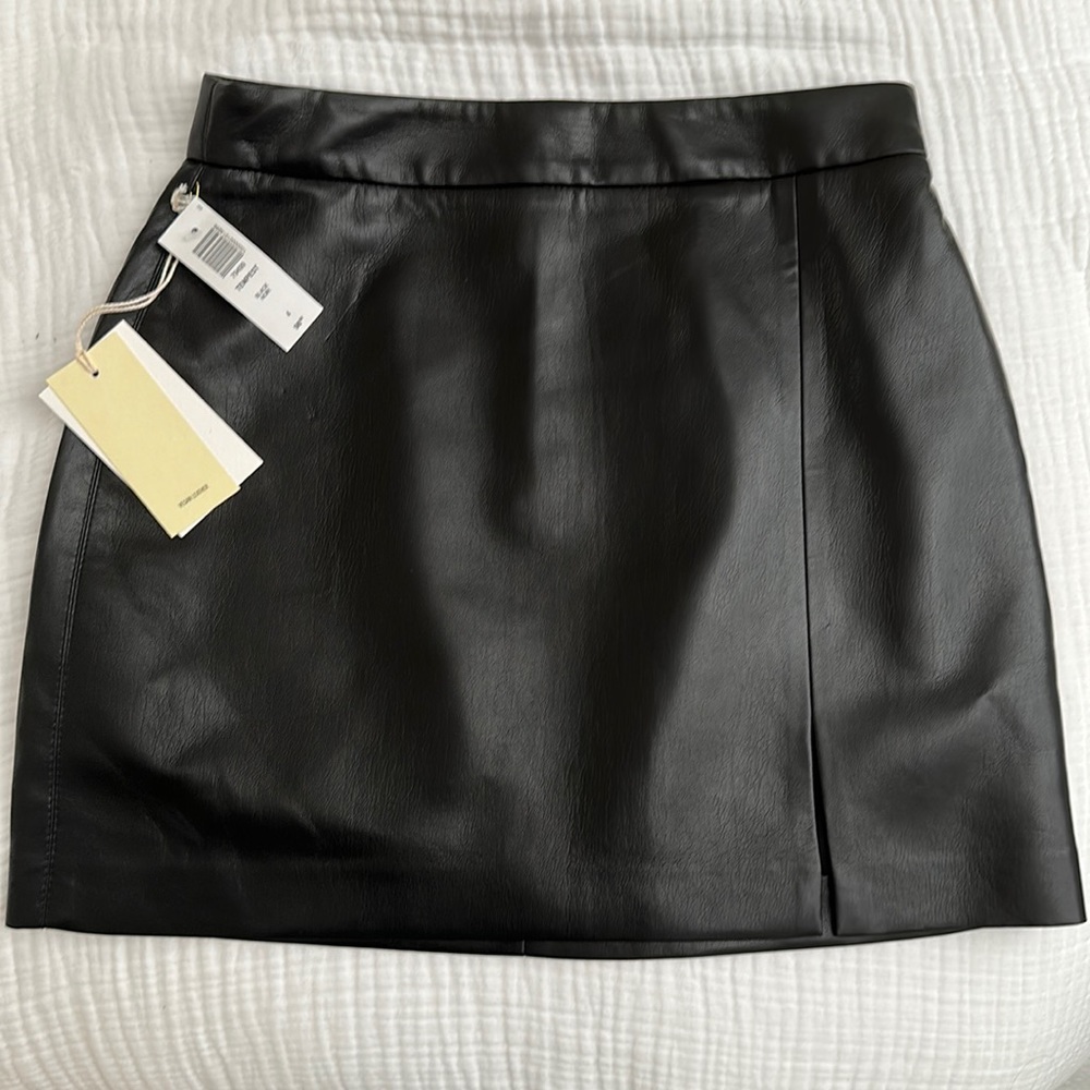 Aritzia vegan leather mini skirt with slit, Tempest, black, size 4, NWT
